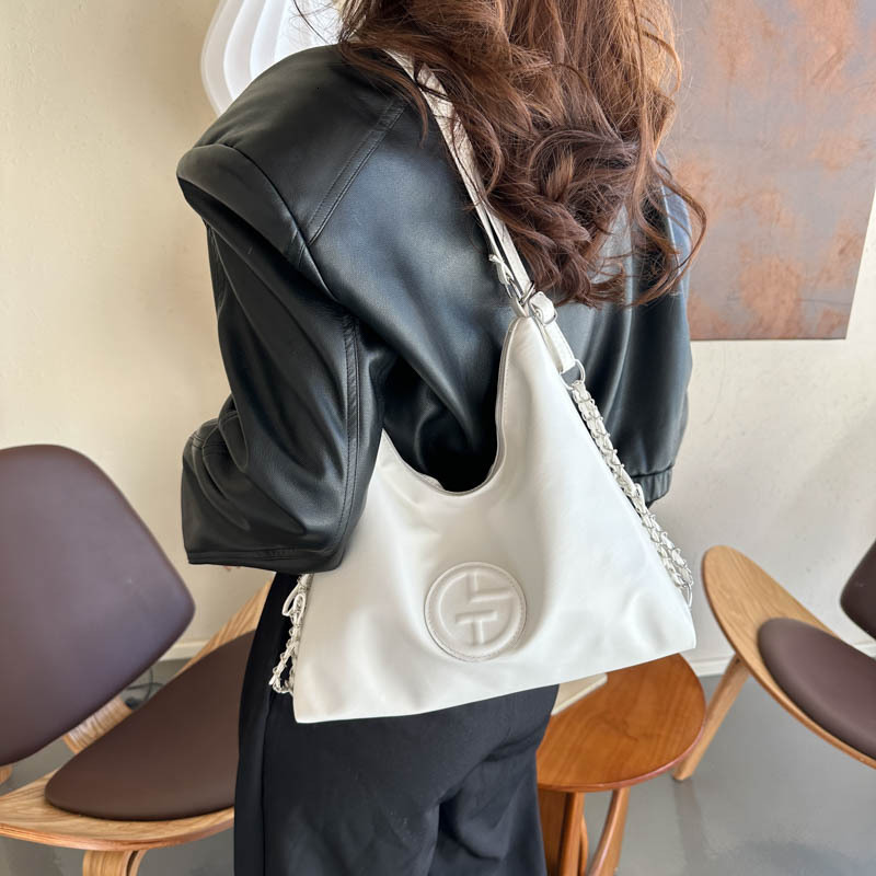2025 New Designer Bag Women's New Fashion Capacity Handbag Simple Casual Single Shoulder Large Commuter Bag