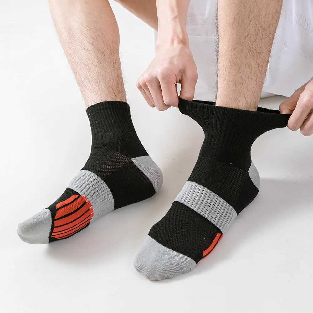 Mens ankle socks with cushions sports running socks breathable and comfortable can accommodate 5 pairs of mens sports socks W241004