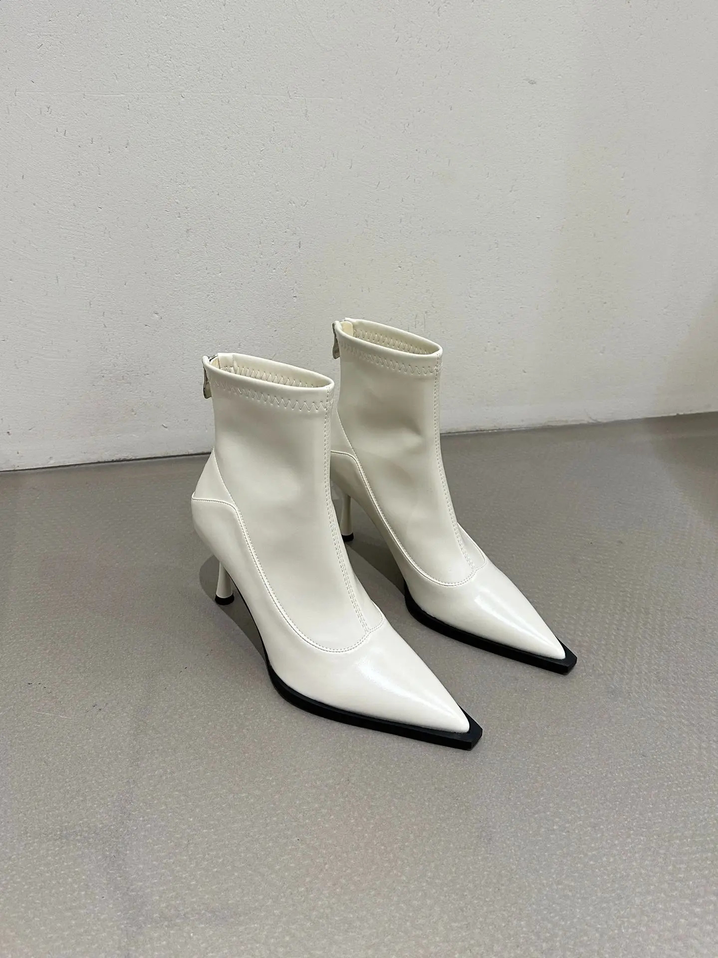 Womens Boots Womens Low Shoes Boots Womens Luxury Designer High Heels Med Ankle 2024 Pointy Rubber Fashion Rome Riding Slip On Fab 240930
