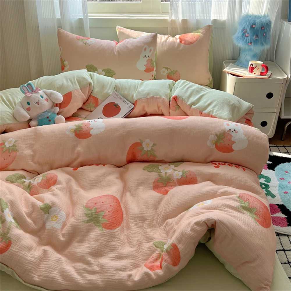 New Arrival Cute cartoon printed bedding soft down duvet cover bedding pillow box bedroom decoration skin friendly four piece set home textiles M24100