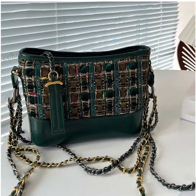 Designer Womens Shoulder Bag Classic Leather Wool Wandering Bag Exquisite Small Pendant Chain Handbag Crossbody Bag Mobile Phone Bags 20x17cm