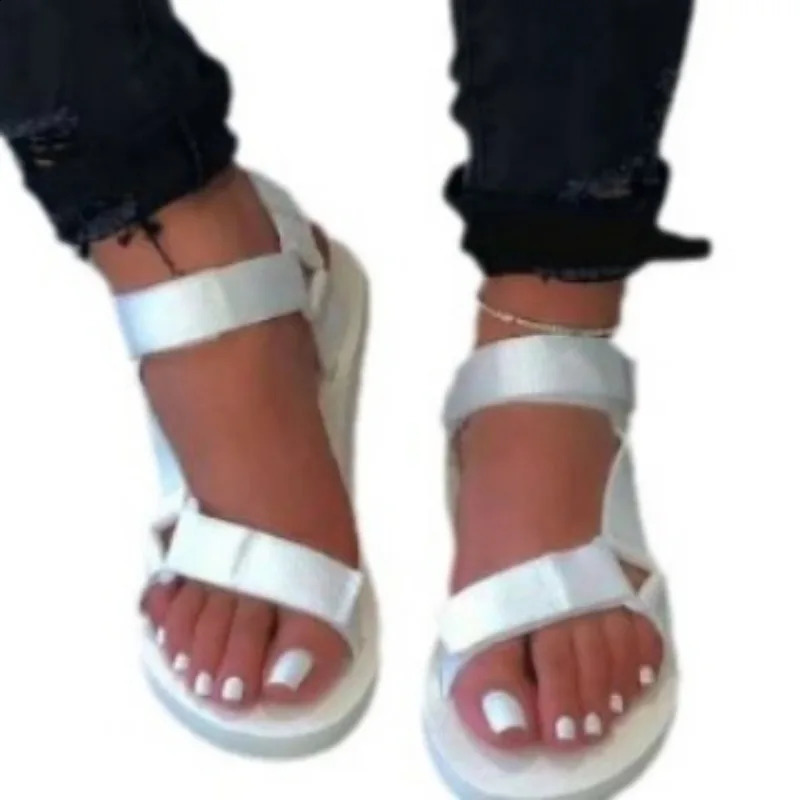 2024 Summer Solid Color Softsoled Oneword Buckle Opentoe Womens Outer Wear Thicksoled Roman Beach Sandals 240924