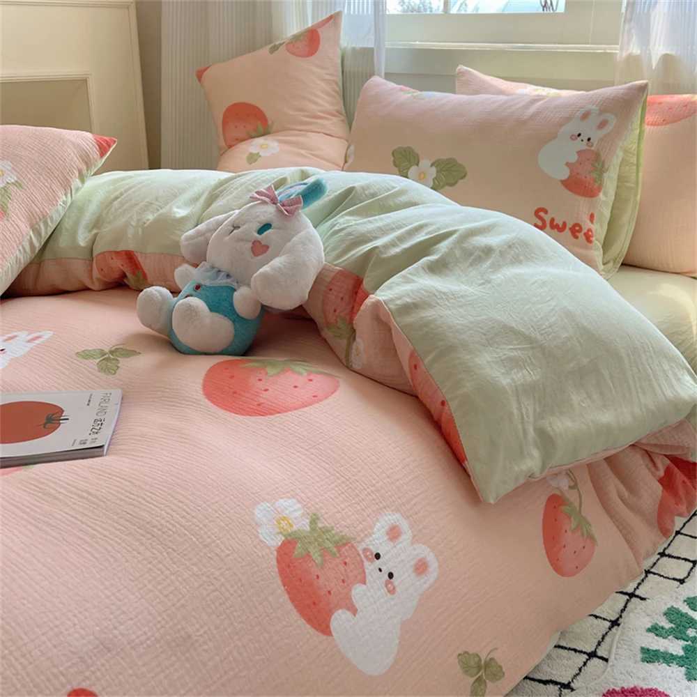 New Arrival Cute cartoon printed bedding soft down duvet cover bedding pillow box bedroom decoration skin friendly four piece set home textiles M24100