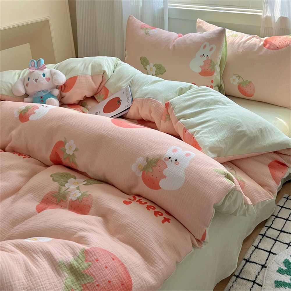 New Arrival Cute cartoon printed bedding soft down duvet cover bedding pillow box bedroom decoration skin friendly four piece set home textiles M24100