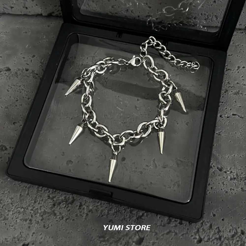 Punk Rivet Bracelet for Men and Women Hip Hop Titanium Steel Rivet Pendant Bracelet Retro Street Jewelry Kpop Accessories Wholesale W250728