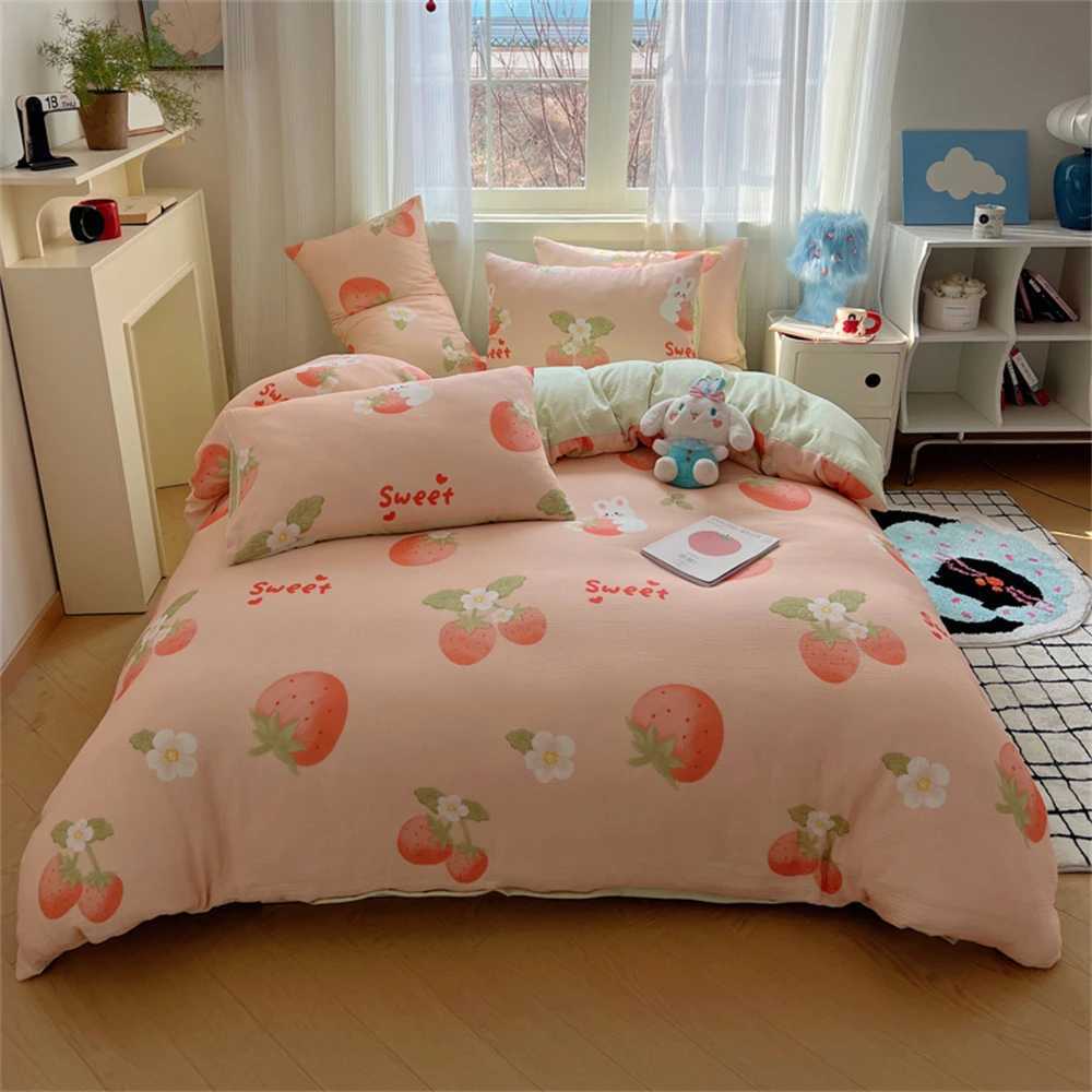 New Arrival Cute cartoon printed bedding soft down duvet cover bedding pillow box bedroom decoration skin friendly four piece set home textiles M24100
