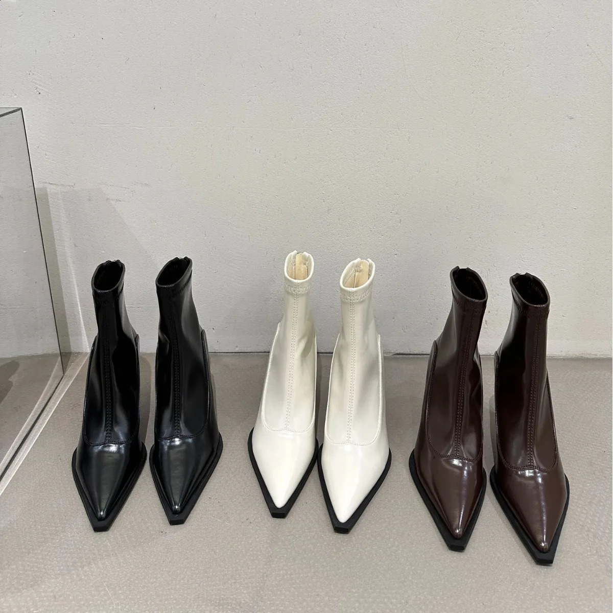 Womens Boots Womens Low Shoes Boots Womens Luxury Designer High Heels Med Ankle 2024 Pointy Rubber Fashion Rome Riding Slip On Fab 240930
