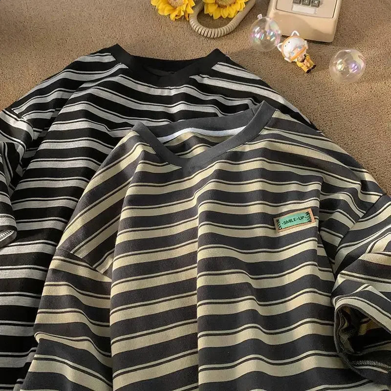 European and American retro striped graphic Tshirt for men and women summer trend loose fitting couple casual short sleeved top 240930