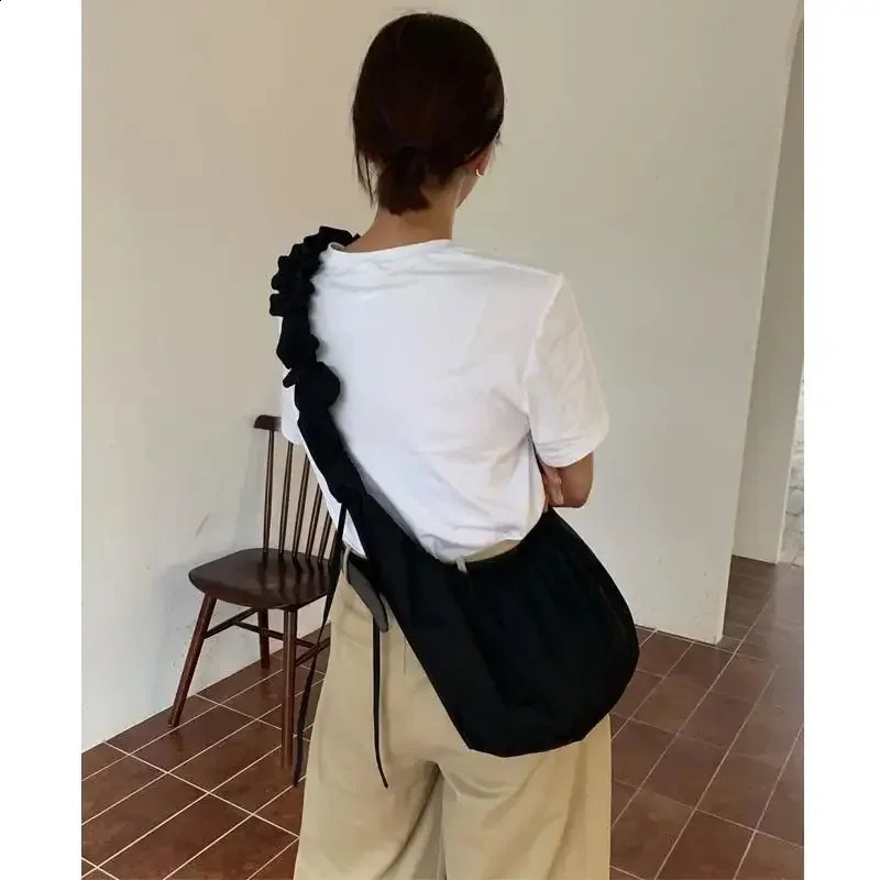 Womens shoulder with nylon summer drawstring bow fashion sweet pure and cross shaped for girls bag 240929 zhanyishengli