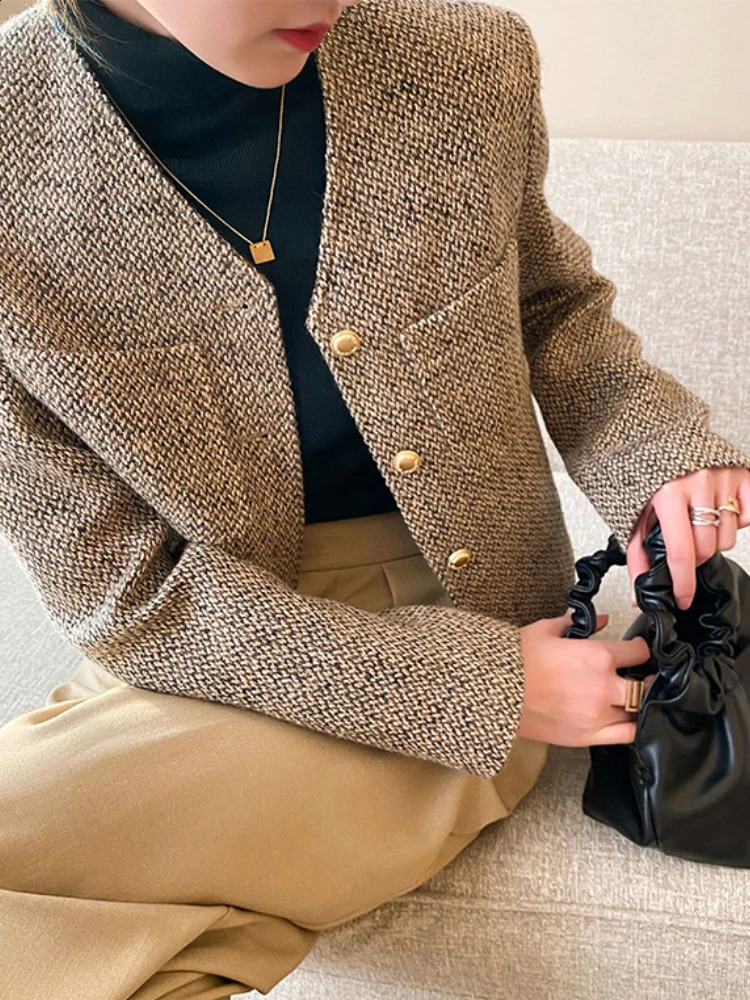 Vintage Cropped Tweed Womens Jacket Fashionable and Elegant Short Jacket Womens Korean Pocket Slimming Single Chest Casual Jacket 240930
