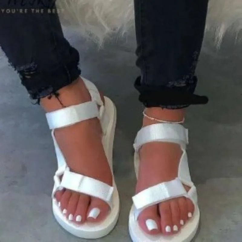 2024 Summer Solid Color Softsoled Oneword Buckle Opentoe Womens Outer Wear Thicksoled Roman Beach Sandals 240924