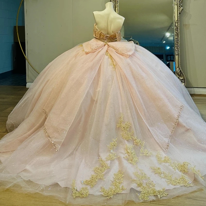 Light Pink Off Shoulder Quinceanera Dresses Floral Gold Applique Lace Beads Tull Princess Dress Sweet 16 Year Party Birthday Vestido De 15 Anos