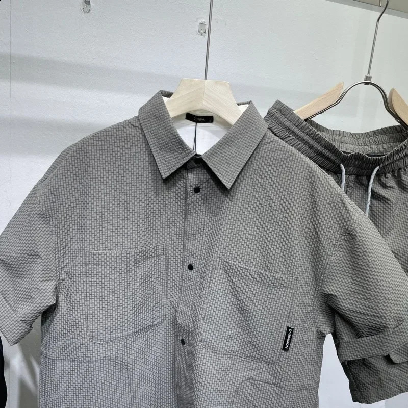 Summer mens short sleeved suit with collar single chest solid color polo shirtpocket short sleeved high-quality casual loose sportswear 240930