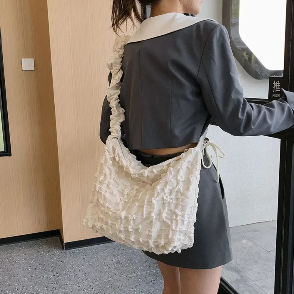 High quality lightweight large capacity shopping bag handbag armrest bag soft cloud pleated womens handbag fashionable bubble shoulder bag ww 241008