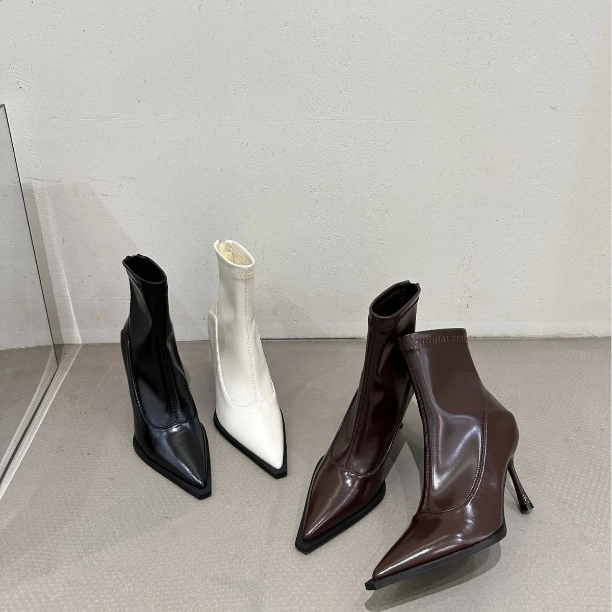 Womens Boots Womens Low Shoes Boots Womens Luxury Designer High Heels Med Ankle 2024 Pointy Rubber Fashion Rome Riding Slip On Fab 240930