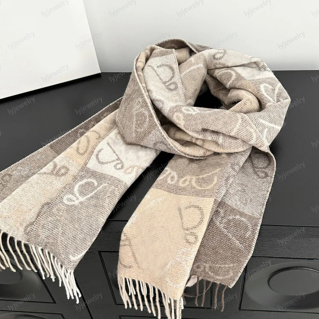 Winter designer scarf warm cashmere luxury scarf women checkerboard fashion jacquard schal khaki blue cold proof tassel sjaal mens scarf designers echarpe zl216 Q2