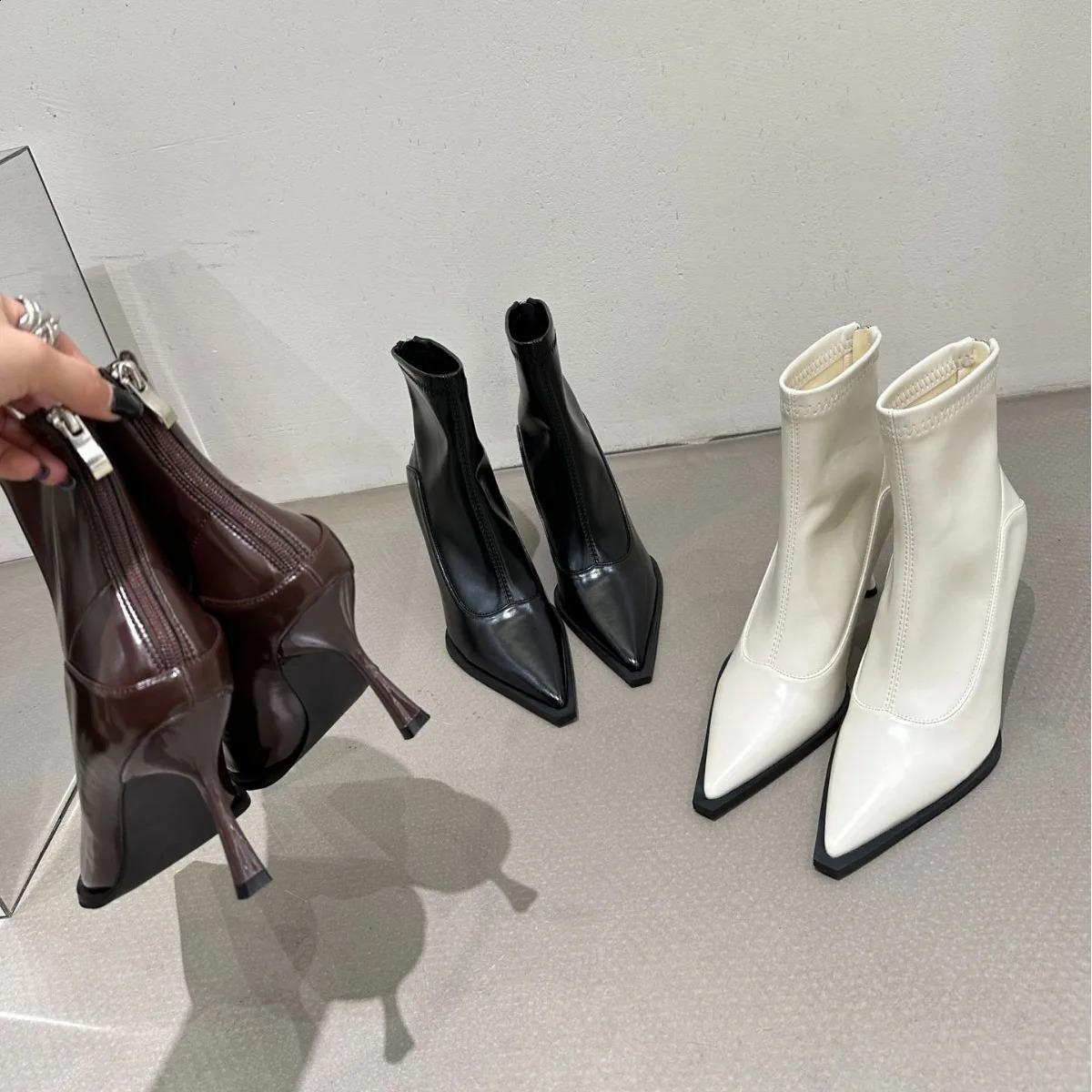 Womens Boots Womens Low Shoes Boots Womens Luxury Designer High Heels Med Ankle 2024 Pointy Rubber Fashion Rome Riding Slip On Fab 240930