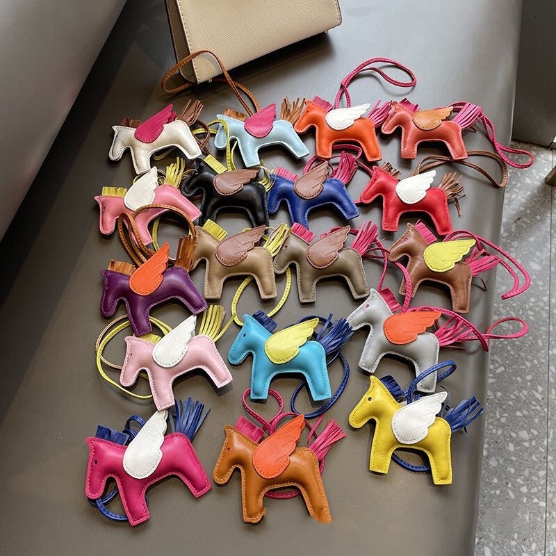 Keychains accessories woman's 30 colors fashion Sheepskin Bag Swift Keyrings designer Charm Paddock Leather Nano Pegasus Pendant Wing Flying Ornament key chain 02