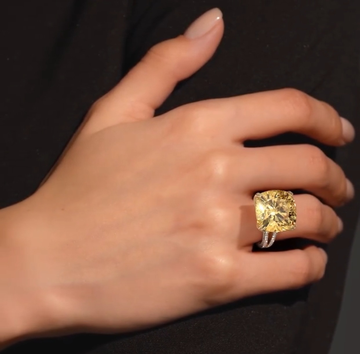 Stunning Sterg Sier 5A Zircon Eternity Bridal Ring: Exquisite Jewelry for the Modern Woman