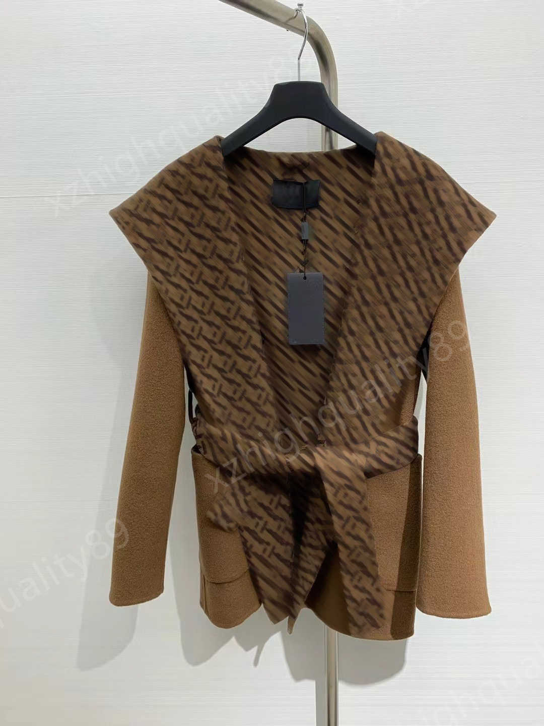 Elegant hooded Wool jacket with belt winter designer coats for women Long sleeves Large pockets jackets Letter jacquard lining High Quality designer tops women