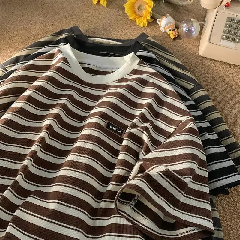 European and American retro striped graphic Tshirt for men and women summer trend loose fitting couple casual short sleeved top 240930