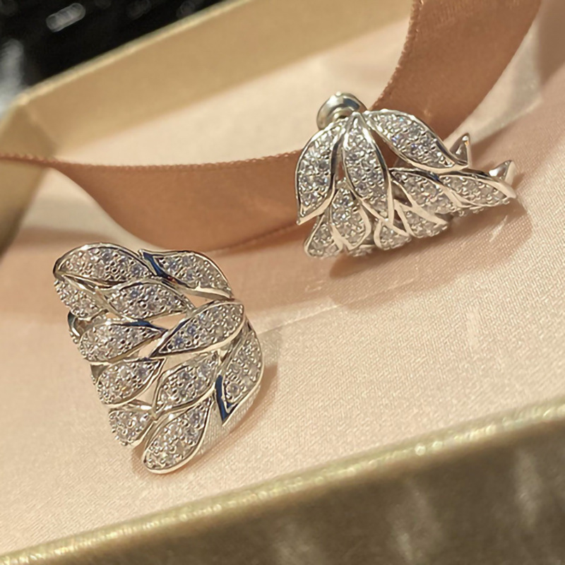 Stunning Sterg Sier Leaf Earrings: Pave White Sapphire CZ Dia Party Jewelry