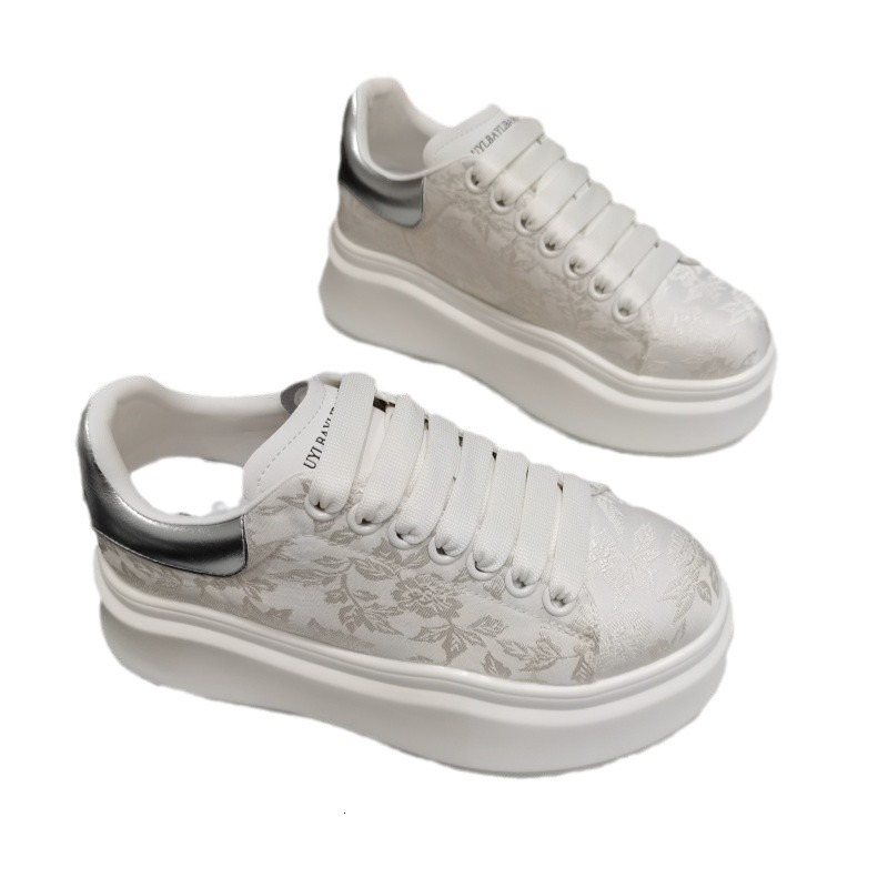 Thick soled white shoes for women 2024 new spring and autumn national trend versatile sponge cake height increasing casual board shoes for children