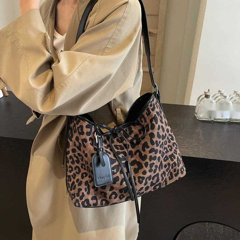 CMM Small Niche Design Leopard Print Armpit Bag for Women Autumn and Winter New Collection Simple Single Shoulder Crossbody Bag Casual Handbag