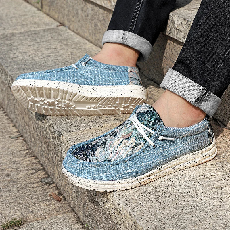 Ultra light mens casual canvas shoes comfortable mens casual canvas shoes breathable and sliding on a flat surface mens driving 241008