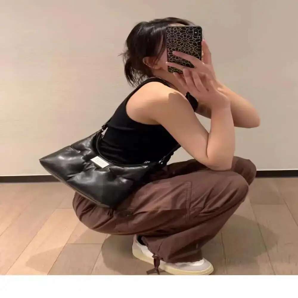 Light High Quality 2024 New Lambskin Women's Half Moon Type Armpit Fashion Trend Shoulder Cloud Bag