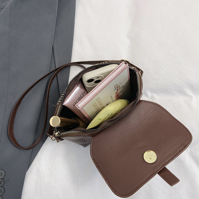 2025 Designer Fashion Shoulder Women 3 Trendy Crossbody Versatile Korean Version Square Bag Design Sense Free shipping