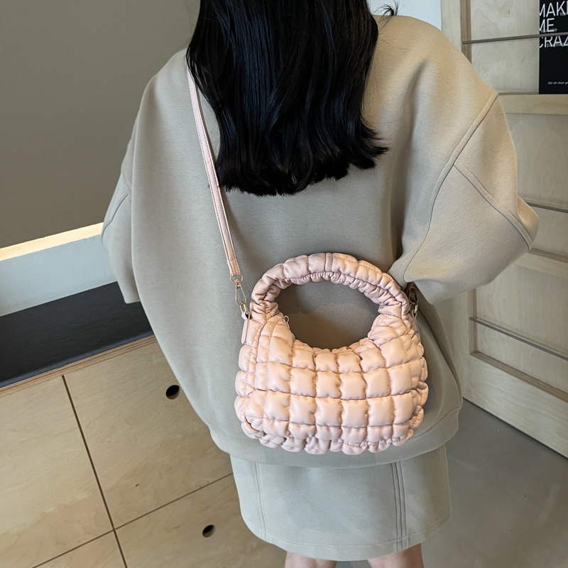 Korean retro casual cloud pleated handbag