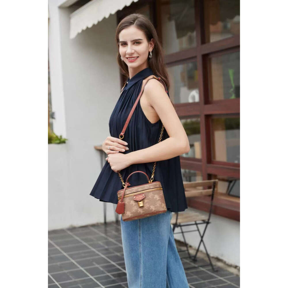 Leather Box Female Leather 2024 New Fashion High-Capacity Handbag Single Shoulder Embroidery Cosmetic Bag