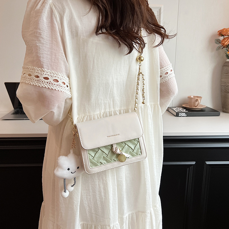 2024 early autumn Korean version niche design fashionable and high-end versatile chain crossbody bag