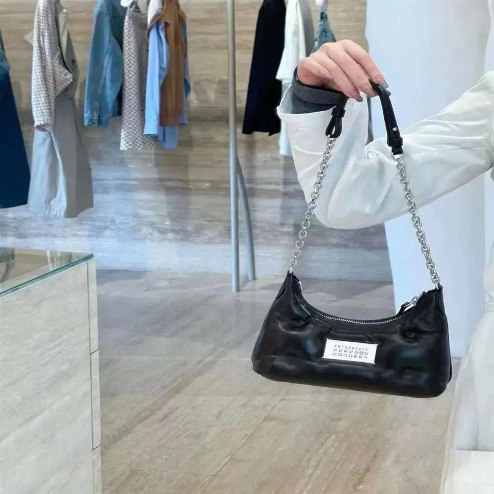 Light High Quality 2024 New Lambskin Women's Half Moon Type Armpit Fashion Trend Shoulder Cloud Bag