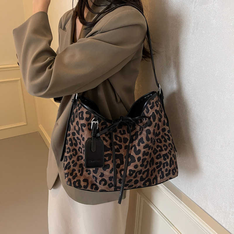 CMM Small Niche Design Leopard Print Armpit Bag for Women Autumn and Winter New Collection Simple Single Shoulder Crossbody Bag Casual Handbag