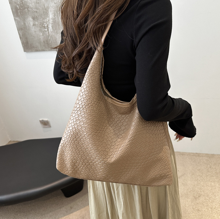 2025 Designer Women Vintage 3 Casual Shoulder Large Capacity Crossbody Bag Fashion Versatile Triple Black White Khaki Free shipping