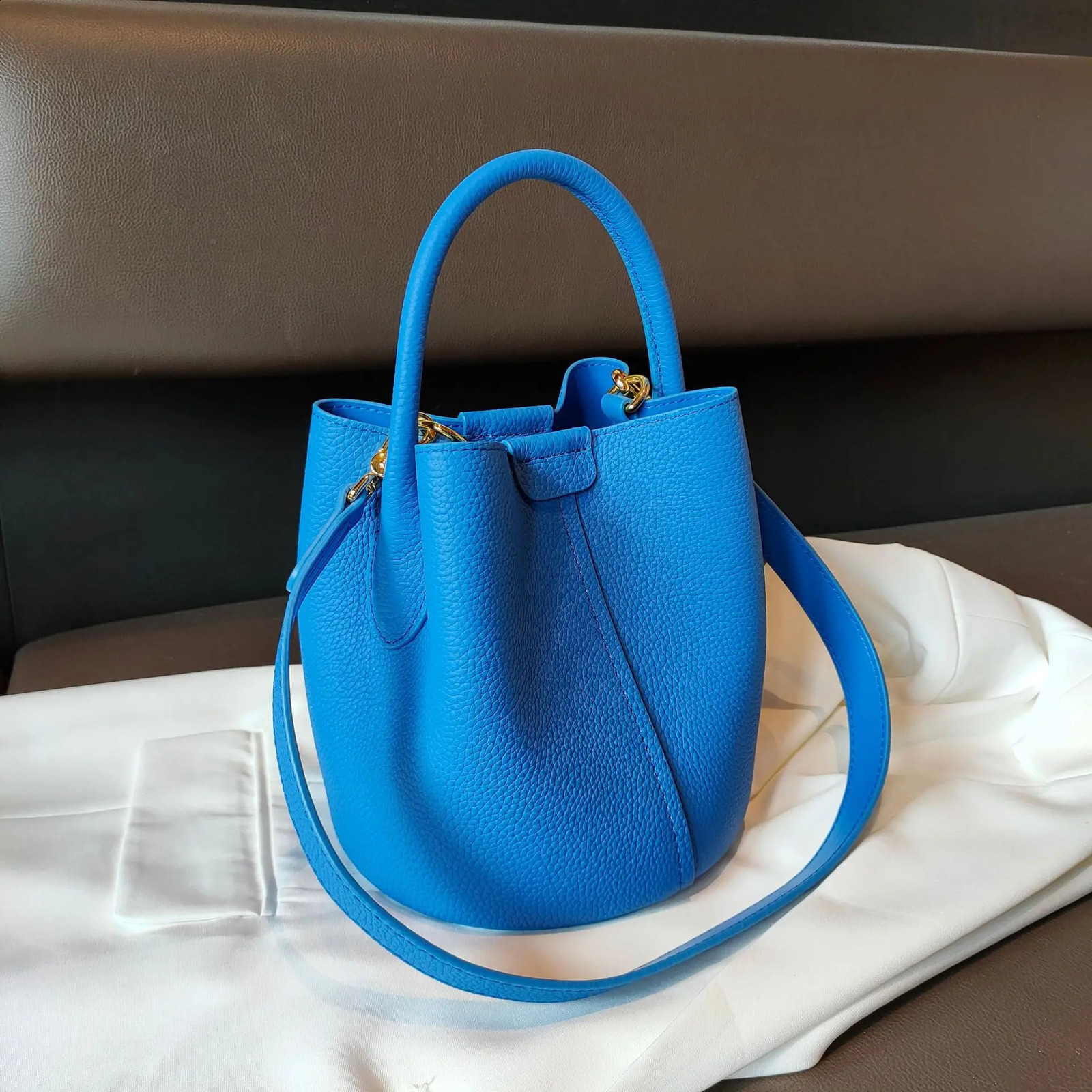 Free Shipping New Designer Bag High-quality Leather Bucket Bag Large Capacity Commuting Bag Outdoor Leisure And Entertainment Bag Wallet
