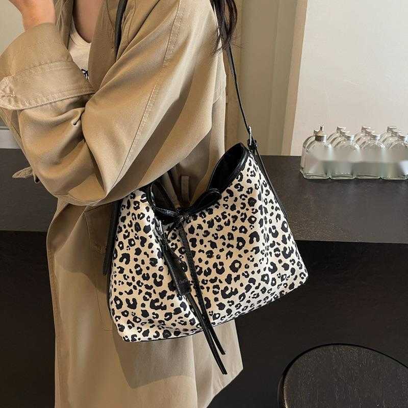 CMM Small Niche Design Leopard Print Armpit Bag for Women Autumn and Winter New Collection Simple Single Shoulder Crossbody Bag Casual Handbag