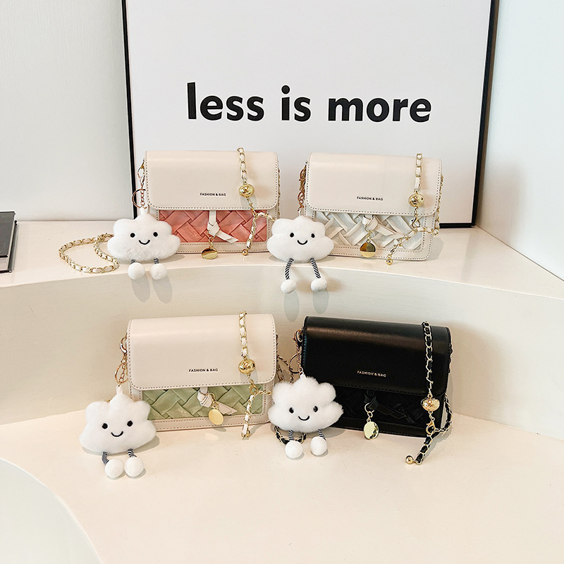 2024 early autumn Korean version niche design fashionable and high-end versatile chain crossbody bag