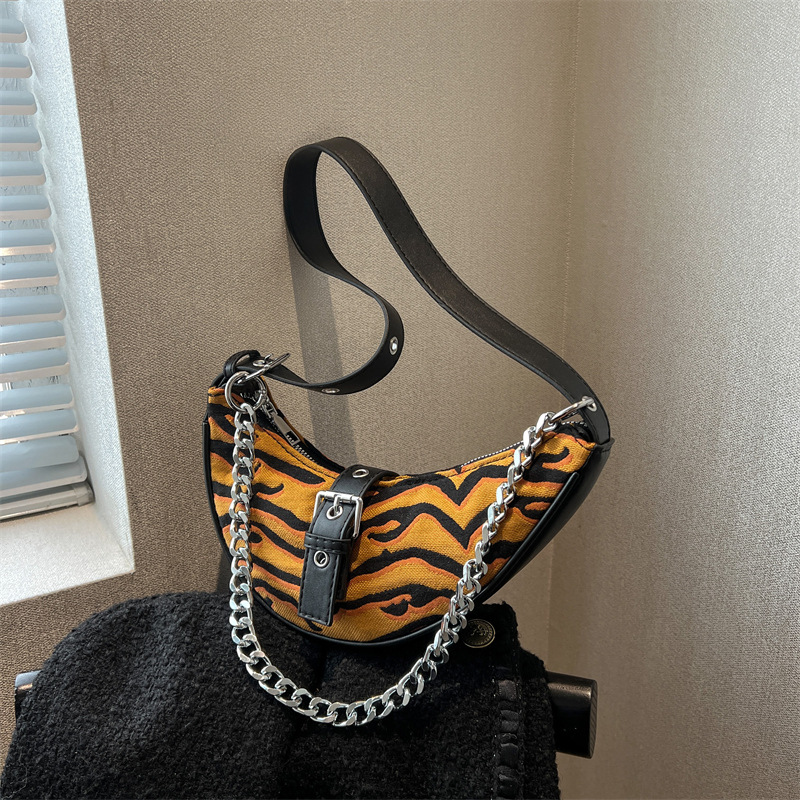 European and American retro versatile high-end fashionable tiger patterned armpit bag