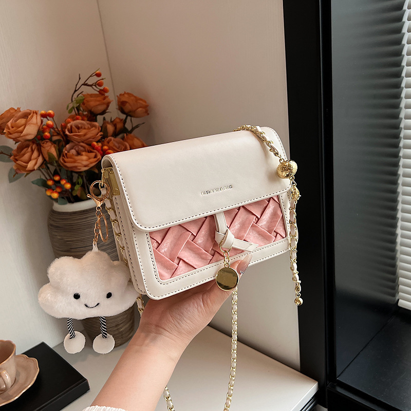 2024 early autumn Korean version niche design fashionable and high-end versatile chain crossbody bag