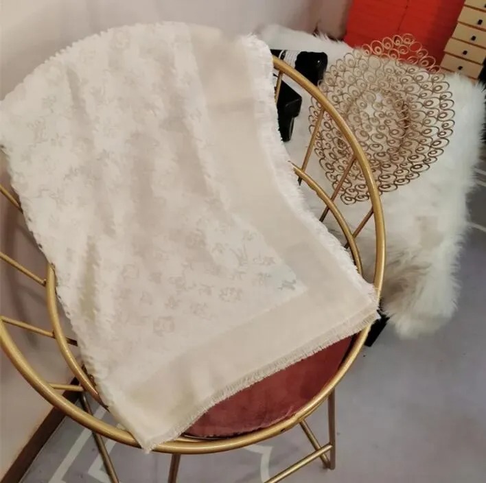 Luxury Women Silk Wool Autumn Winter Scarves Designer Square Scarf 140 X 140cm Classical Style Versatile Shawl Pashmina 13 Colors gift high quality