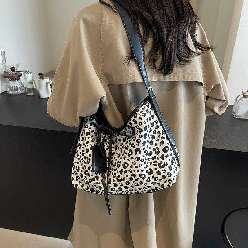 CMM Small Niche Design Leopard Print Armpit Bag for Women Autumn and Winter New Collection Simple Single Shoulder Crossbody Bag Casual Handbag