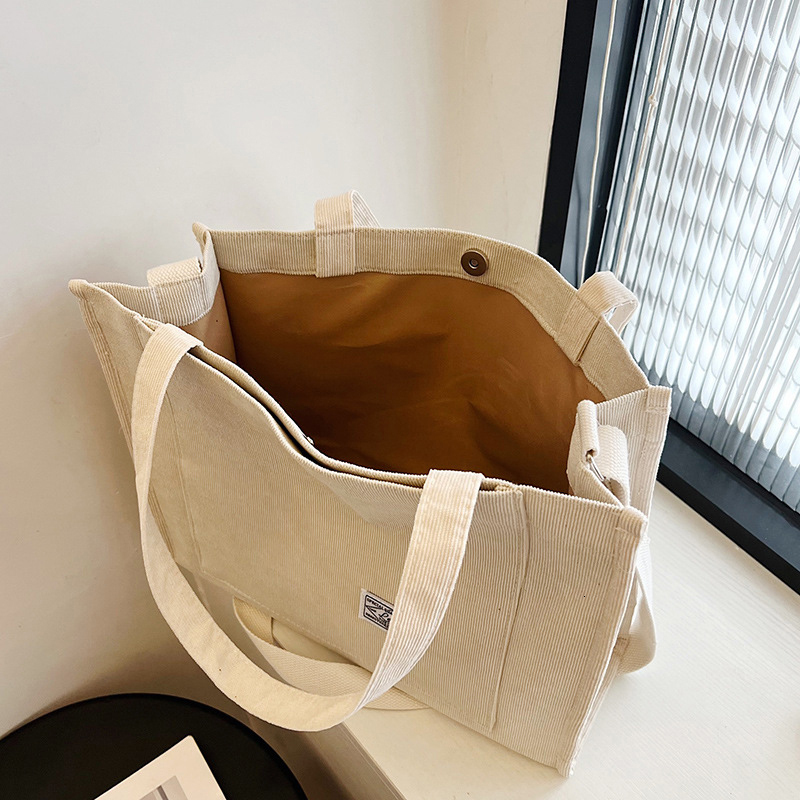 2024 New Small Square Fashion Women's Student Designer Bag Large Capacity Shoulder Width Handbag