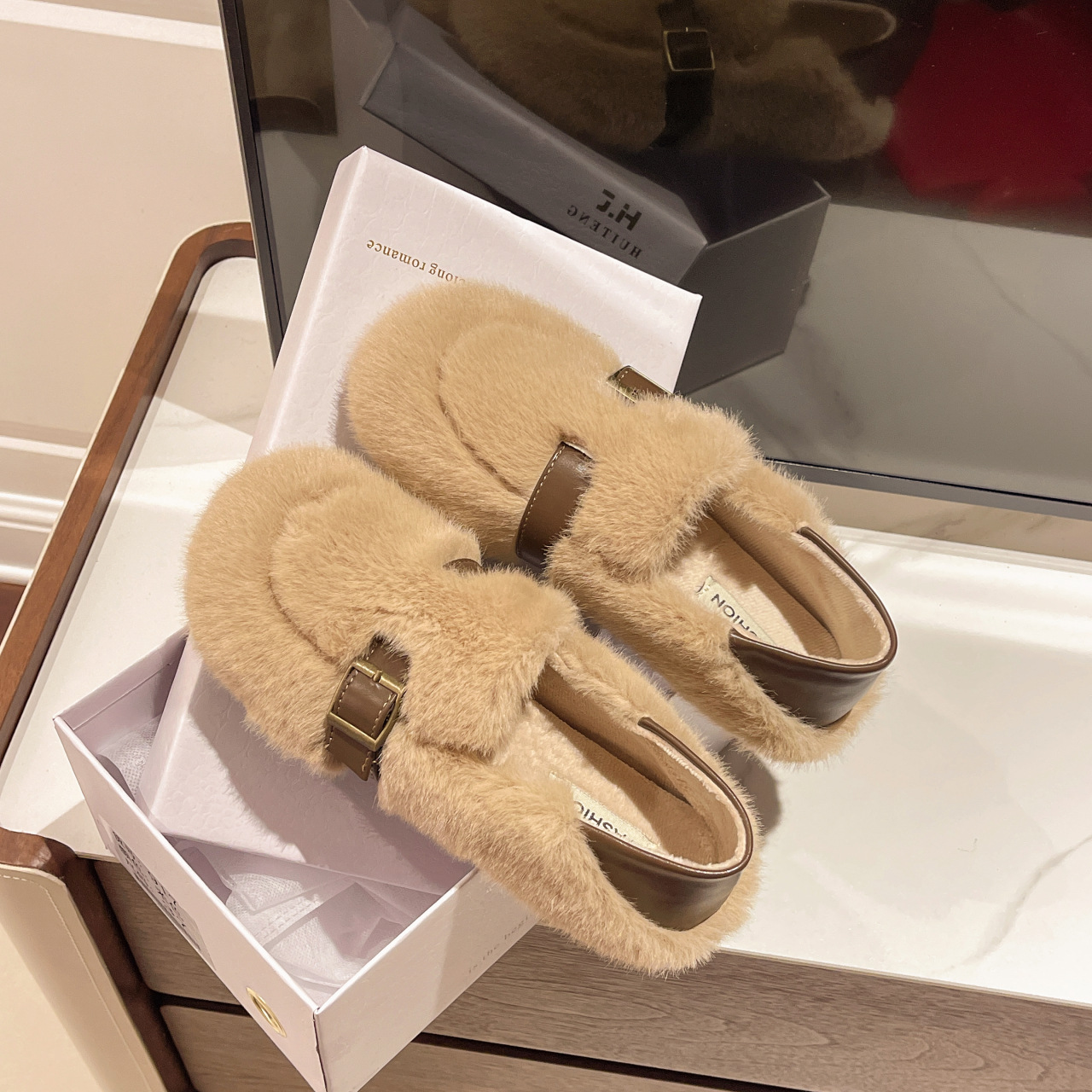 Cozy Winter Slip-Ons: Warm & Soft Women's Casual Shoes in Black, Beige, Apricot 691b