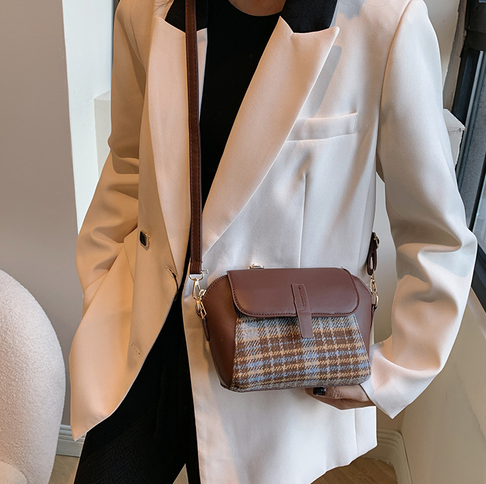 2025 Designer Fashion Shoulder Women 3 Trendy Crossbody Versatile Korean Version Square Bag Design Sense Free shipping