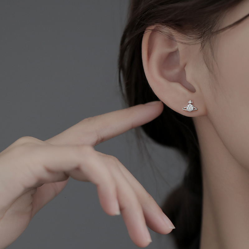 Pure sier needle planet light , 2024 new item, niche design earrings, women's winter earrings