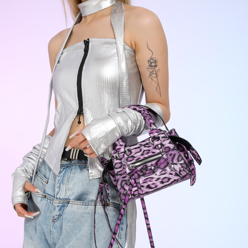 New 2024 European and American retro leopard print motorcycle handbag versatile shoulder bag