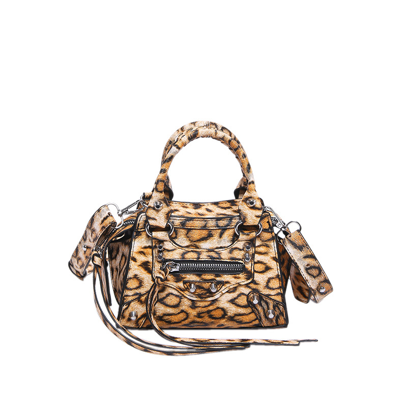 New 2024 European and American retro leopard print motorcycle handbag versatile shoulder bag